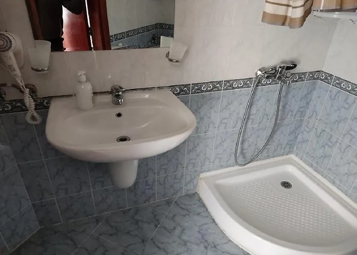 Ideal Three Bed For Families Closed To The