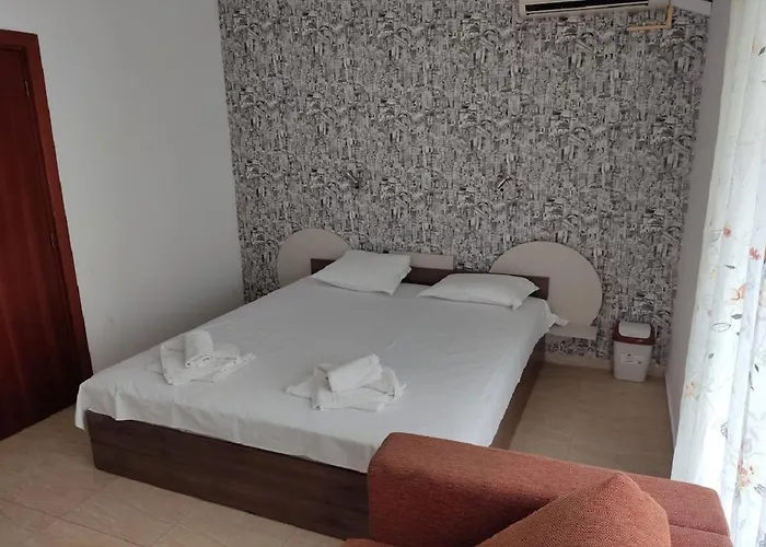 Ideal Three Bed For Families Closed To The Apartment *