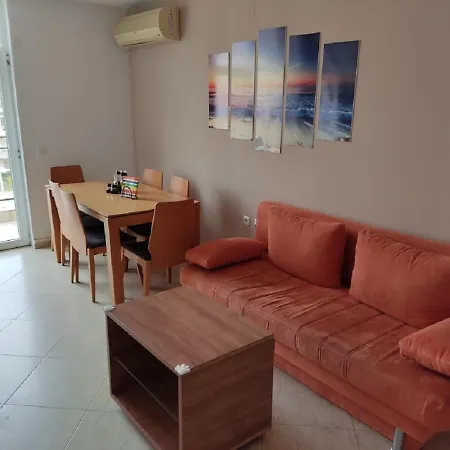 Ideal Three Bed For Families Closed To The Apartment