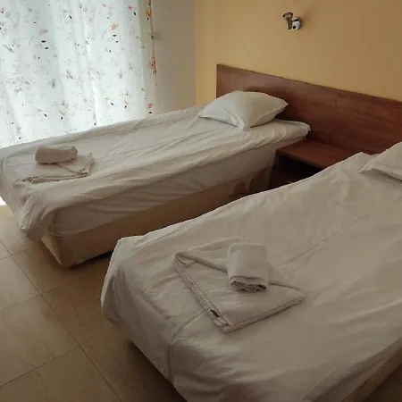 Ideal Three Bed For Families Closed To The