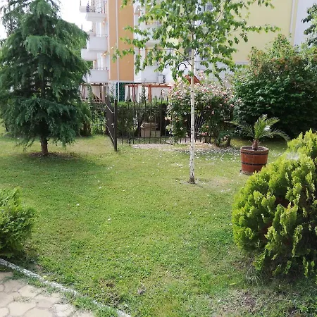 Ideal Three Bed For Families Closed To The Apartment *