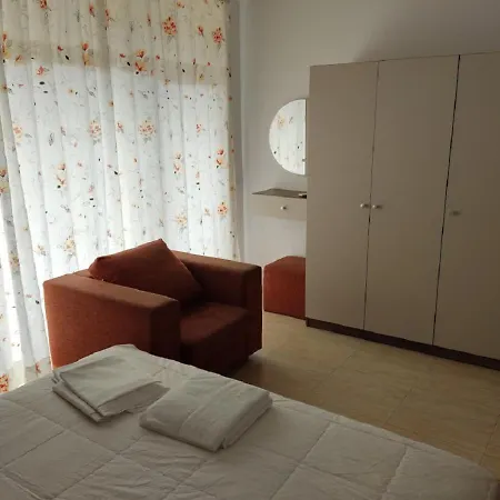 Ideal Three Bed For Families Closed To The Apartment *